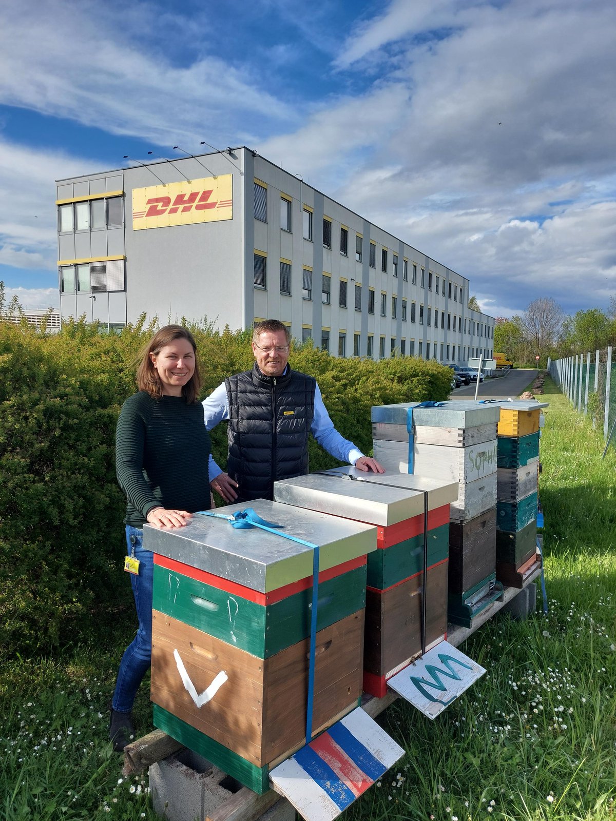 dhl-express-bienenpatenschaft DHL Express Bienenpatenschaft mit Bienenlieb aus Salzburg